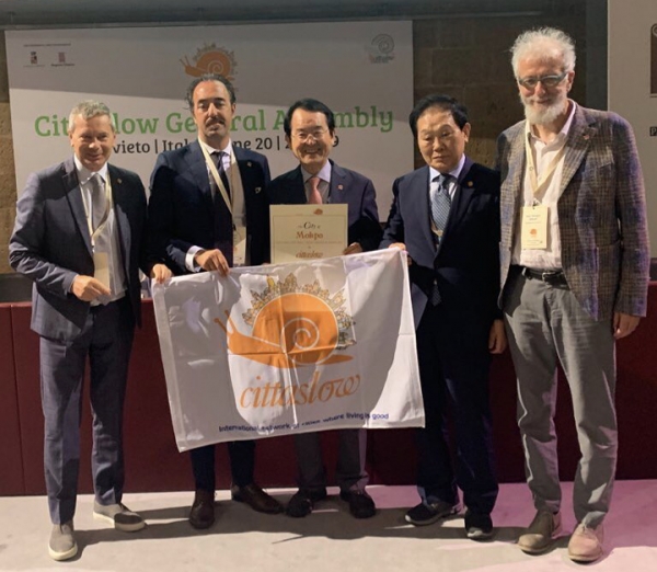 목포시는 지난 6월 25일 슬로시티 발상지인 이탈리아 오르비에또에서 열린 2019 국제슬로시티 총회에서 국제슬로시티연맹으로부터 인증을 받았다.