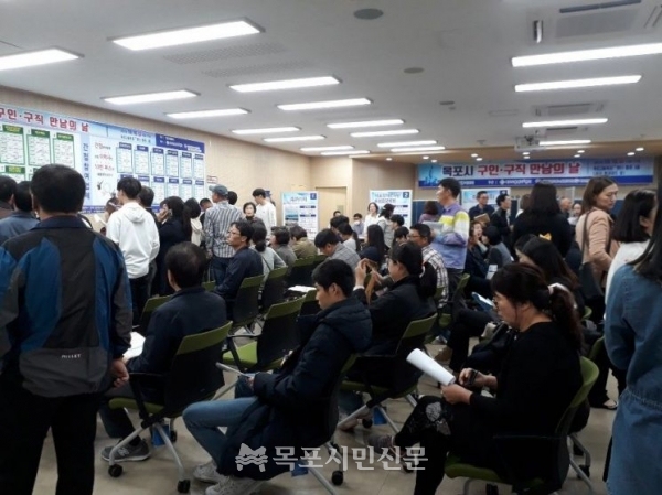 목포시는 지난 16일 목포고용복지플러스센터에서 ‘구인·구직 만남의 날’ 행사를 개최했다.